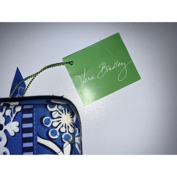 Vera Bradley Blue Lagoon Travel Clutch Passport  Wallet NWT S - Picture 2 of 6
